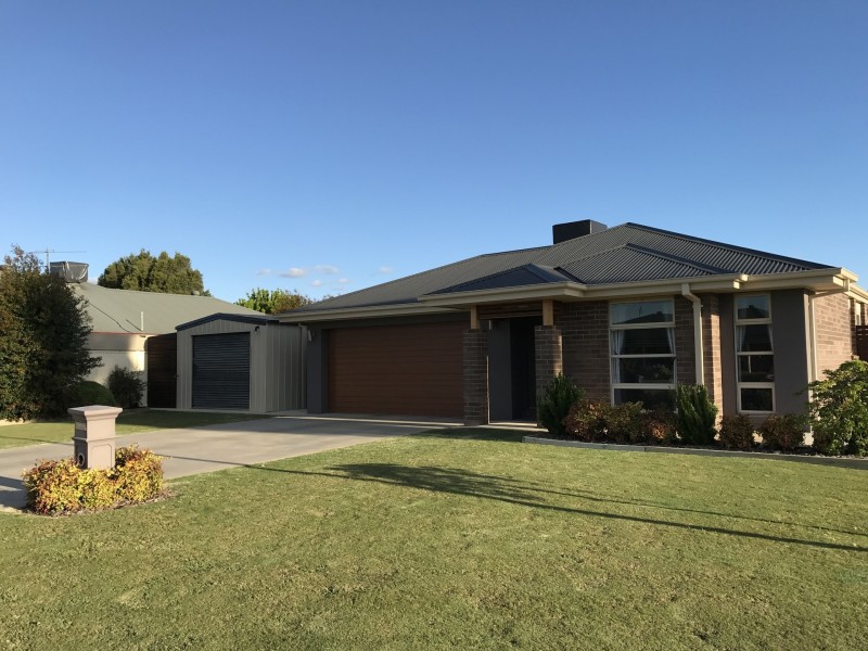 2 Bundoora Avenue, Jerilderie NSW 2716