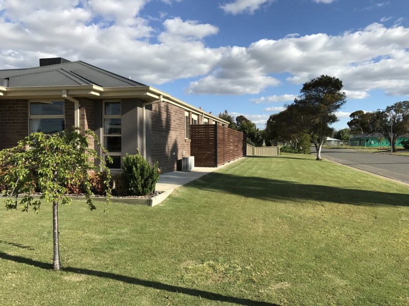 2 Bundoora Avenue, Jerilderie NSW 2716