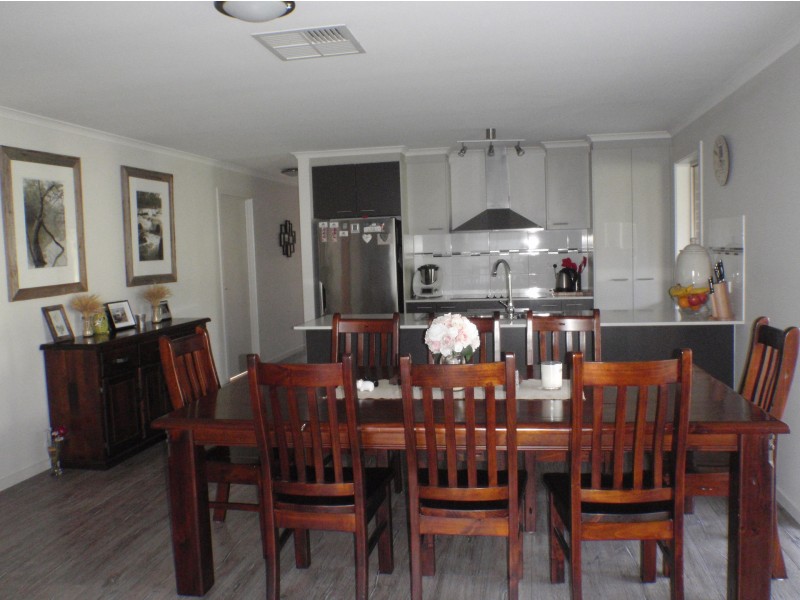 2 Bundoora Avenue, Jerilderie NSW 2716