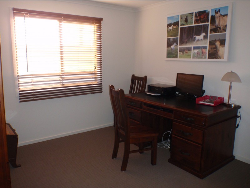 2 Bundoora Avenue, Jerilderie NSW 2716