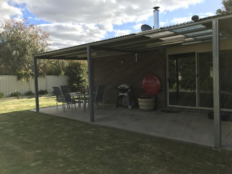 2 Bundoora Avenue, Jerilderie NSW 2716