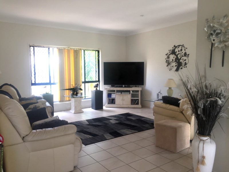 9 Imperia Crescent, Varsity Lakes QLD 4227