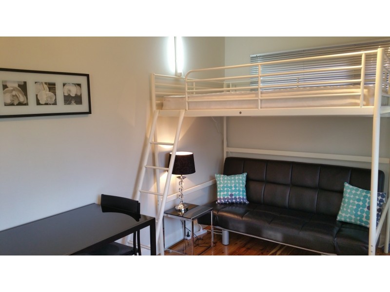 B/233 Sir Fred Schonell Drive, St Lucia QLD 4067