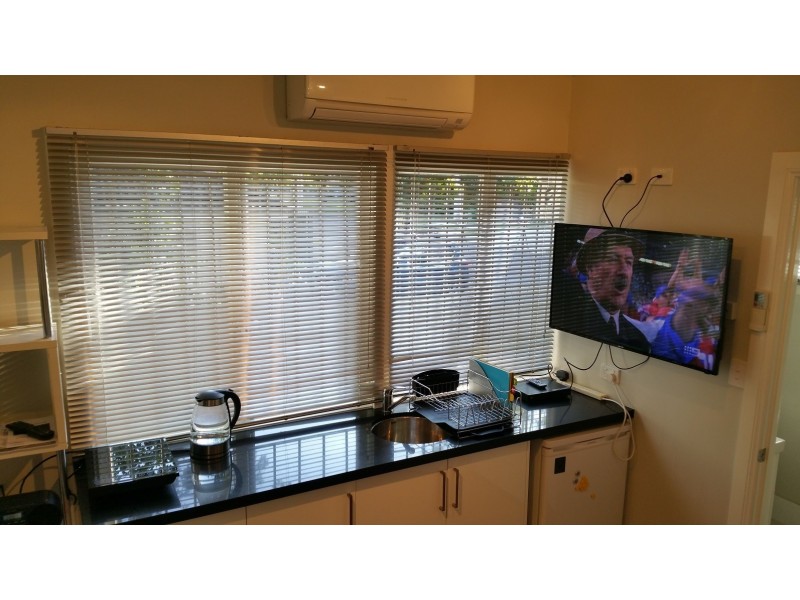 B/233 Sir Fred Schonell Drive, St Lucia QLD 4067