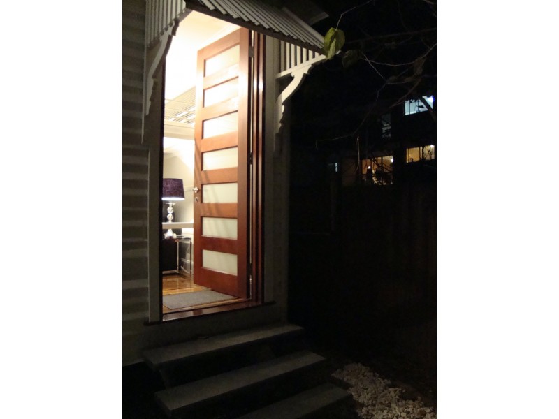 B/233 Sir Fred Schonell Drive, St Lucia QLD 4067