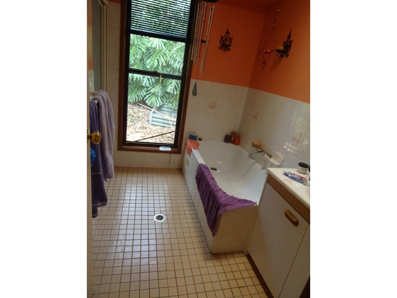 10 Blackbutt Street, Wyoming NSW 2250