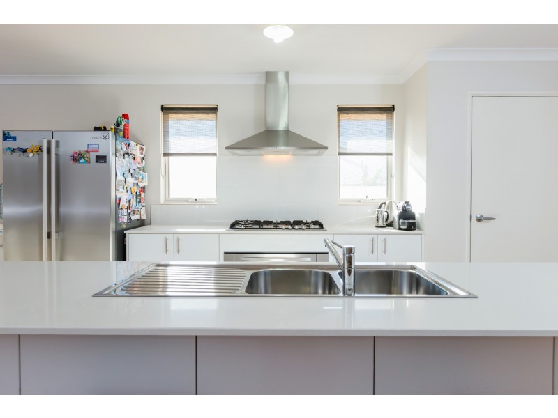 198 Sultana Rd East, Forrestfield WA 6058