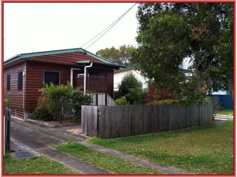 11 Inglis Street, Woody Point QLD 4019