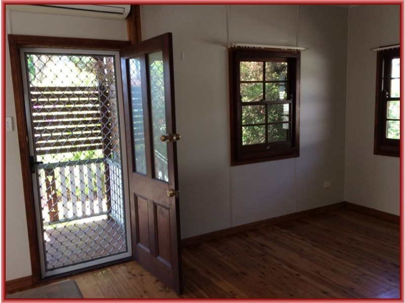11 Inglis Street, Woody Point QLD 4019