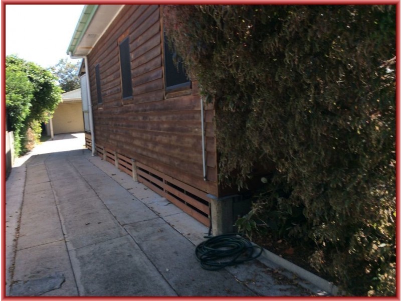 11 Inglis Street, Woody Point QLD 4019