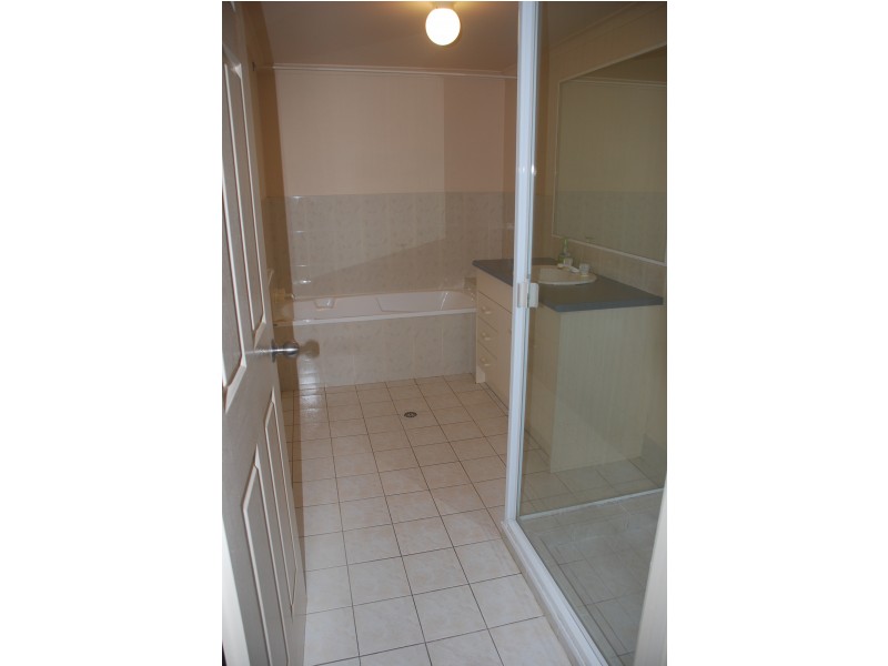 2/11-19 Taylor Street, Biggera Waters QLD 4216