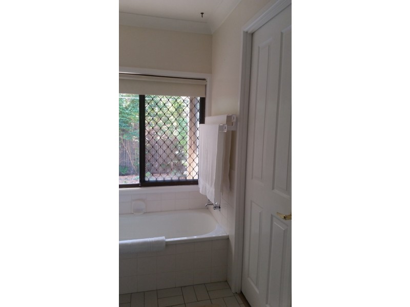 1 Peverell st, Hillcrest QLD 4118