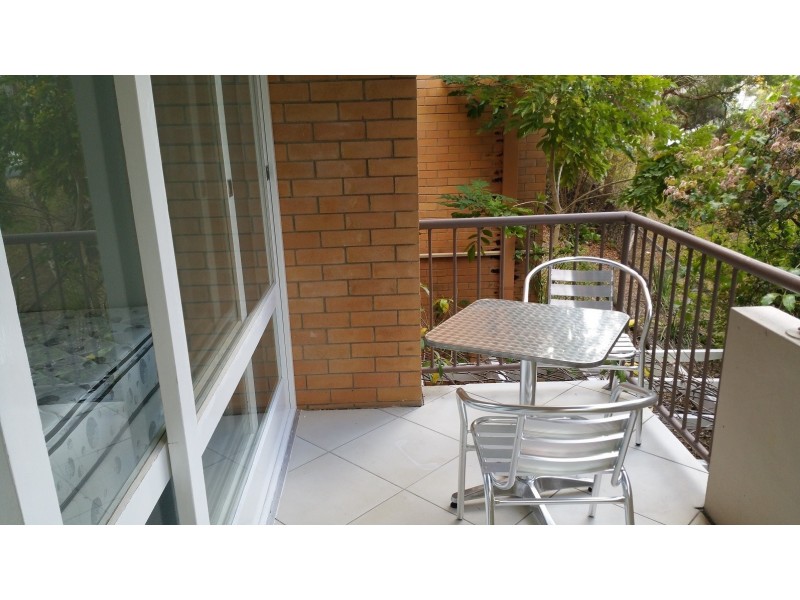 2/225 Carmody Carmody Rd, St Lucia QLD 4067