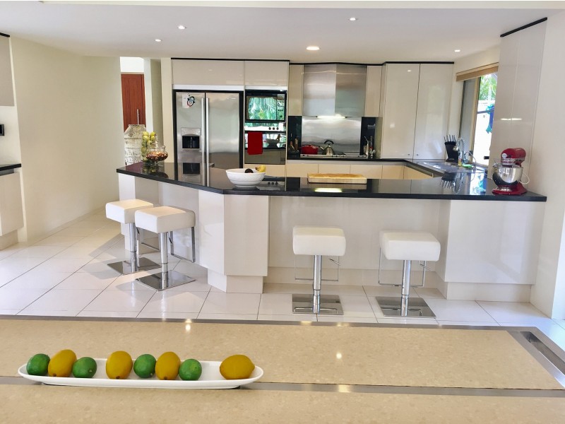 85 Santa Cruz Boulevard, Clear Island Waters QLD 4226