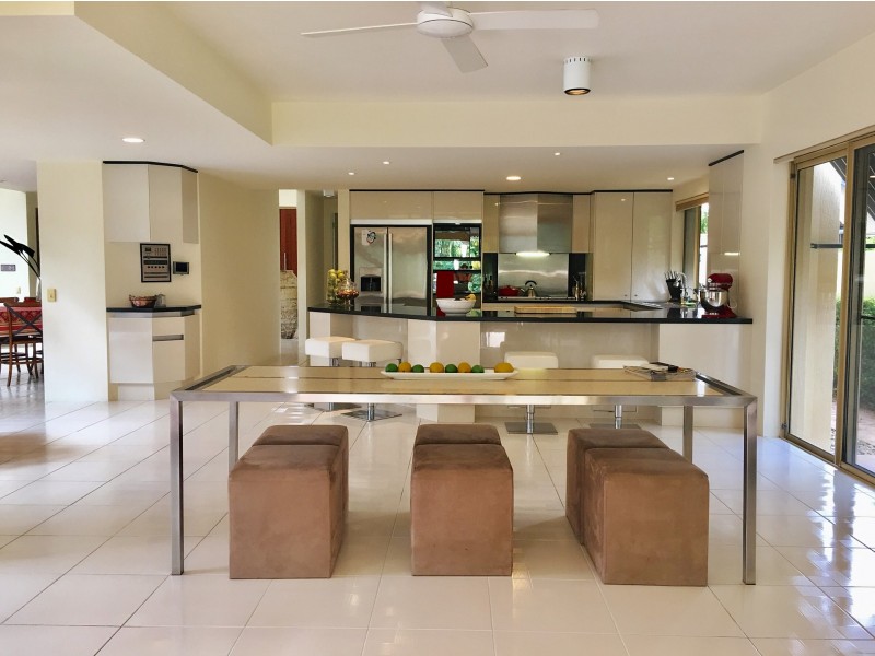 85 Santa Cruz Boulevard, Clear Island Waters QLD 4226