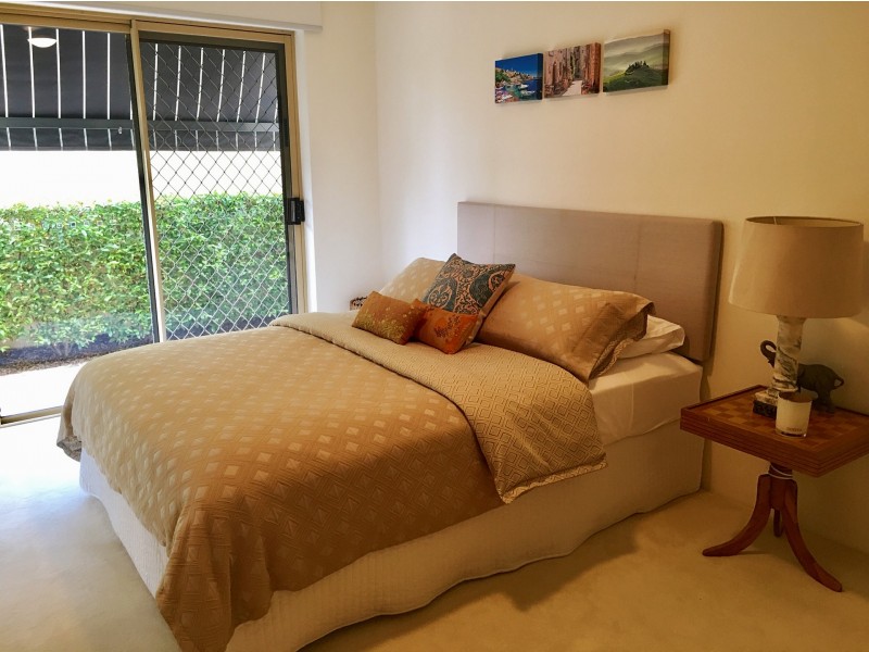 85 Santa Cruz Boulevard, Clear Island Waters QLD 4226