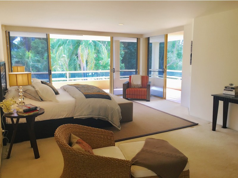 85 Santa Cruz Boulevard, Clear Island Waters QLD 4226