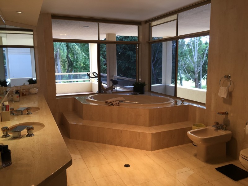 85 Santa Cruz Boulevard, Clear Island Waters QLD 4226