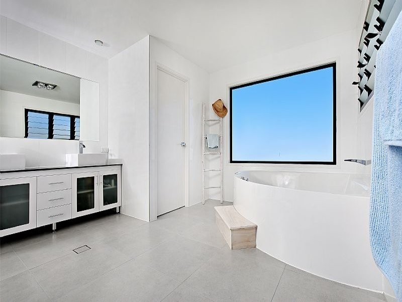20 Ameen CCT, Mudjimba QLD 4564