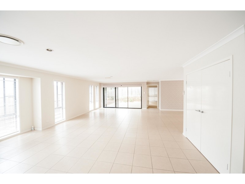 8 Driftwood Place, Springfield Lakes QLD 4300