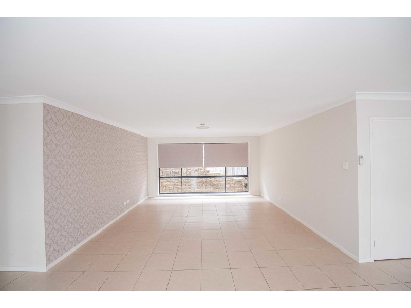 8 Driftwood Place, Springfield Lakes QLD 4300