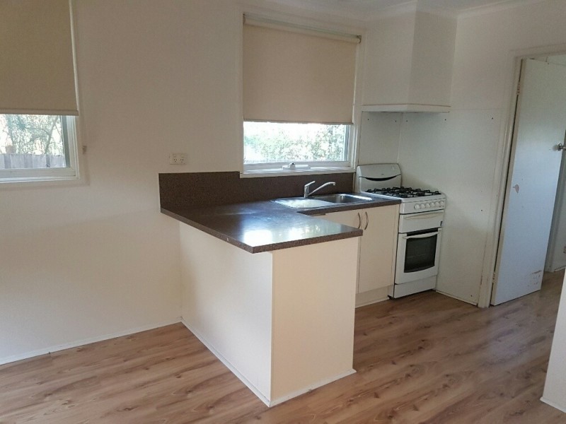 25 Andrew Rd, St Albans VIC 3021