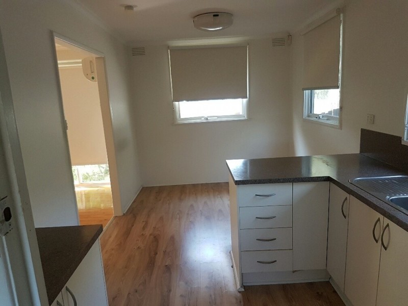 25 Andrew Rd, St Albans VIC 3021