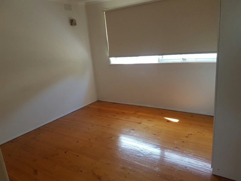 25 Andrew Rd, St Albans VIC 3021