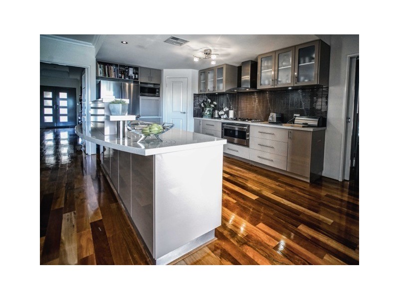 10 The Ridge, Halls Head WA 6210