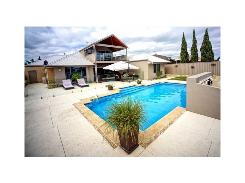 10 The Ridge, Halls Head WA 6210