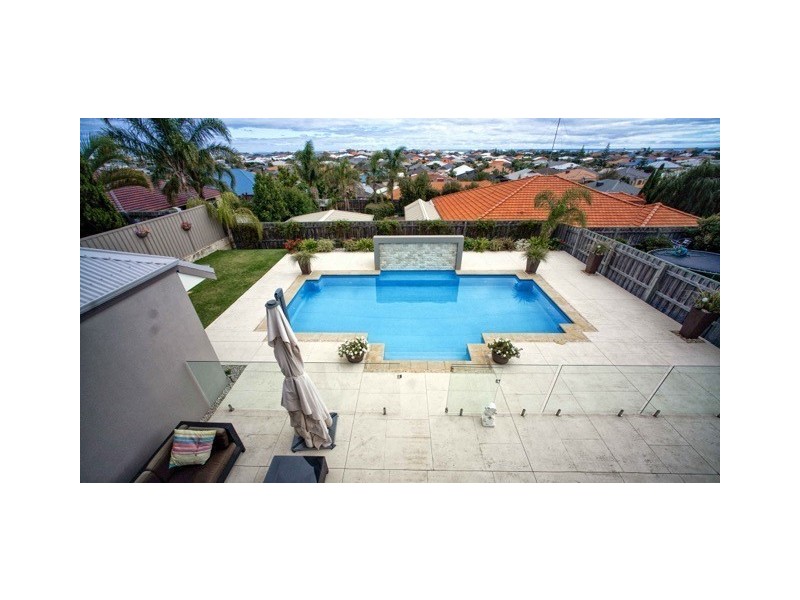 10 The Ridge, Halls Head WA 6210