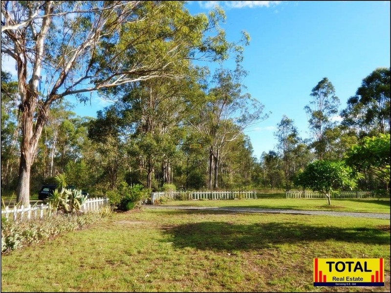 Paterson QLD 4570