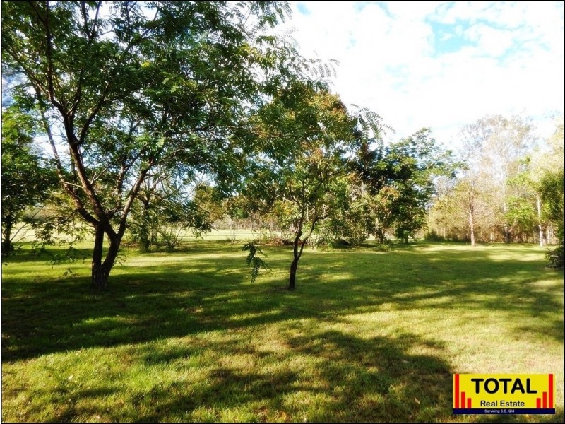 Paterson QLD 4570