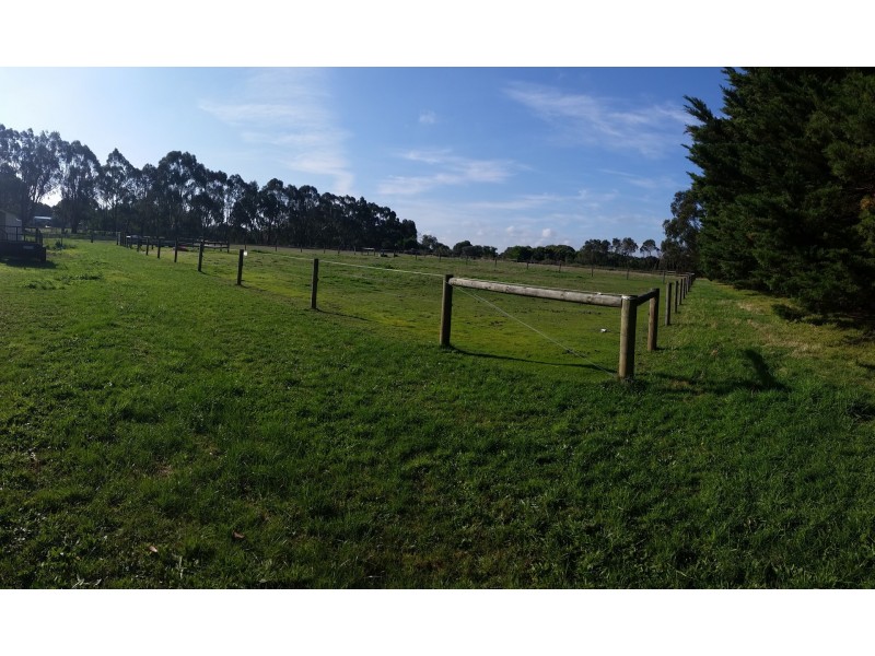 565 Lynnes Road, Wattle Bank VIC 3995