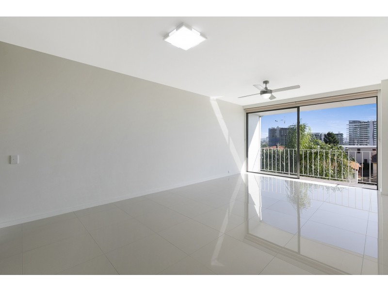 11/223 Cavendish Road, Coorparoo QLD 4151