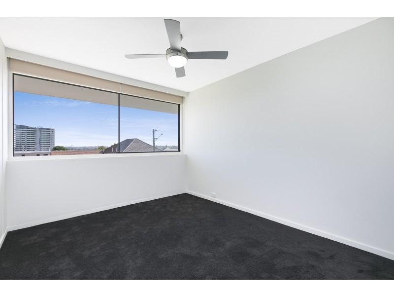 11/223 Cavendish Road, Coorparoo QLD 4151