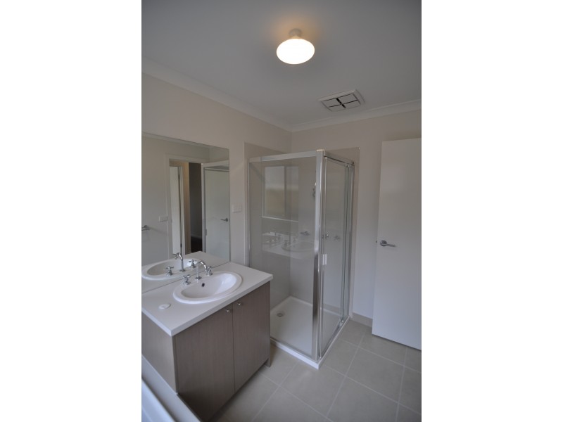 25 Nolan Crescent, Officer VIC 3809