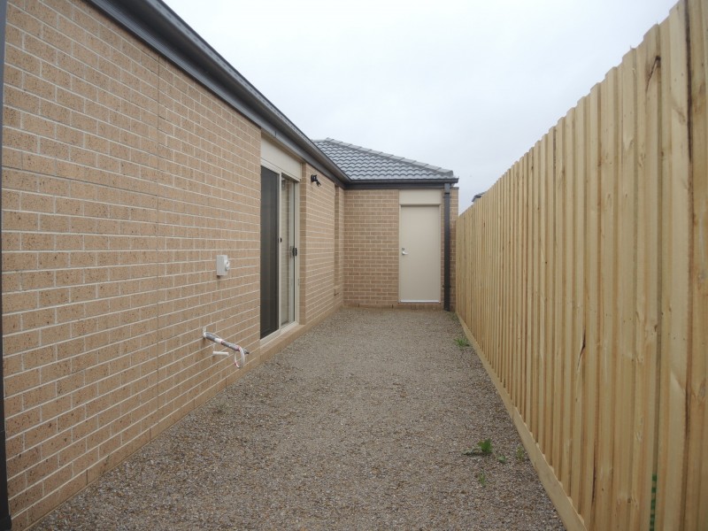 25 Nolan Crescent, Officer VIC 3809