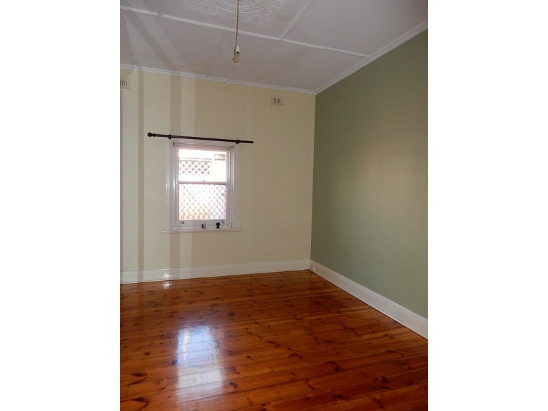 14 Cedar Ave, Woodville South SA 5011