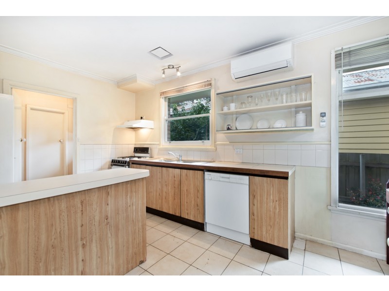 14 Saffron Street, Newtown VIC 3220