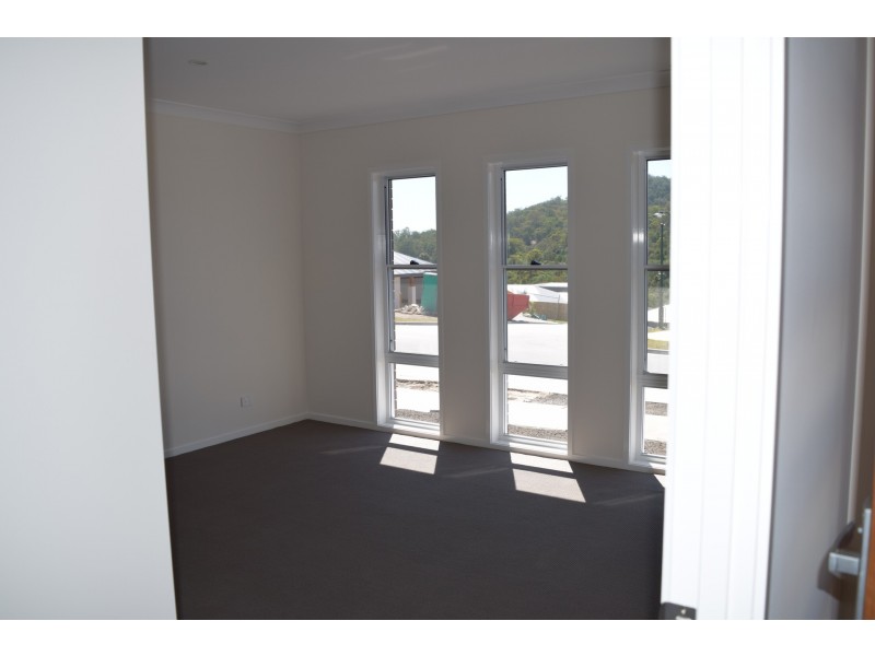 27 Greencastle Parade, Maudsland QLD 4210