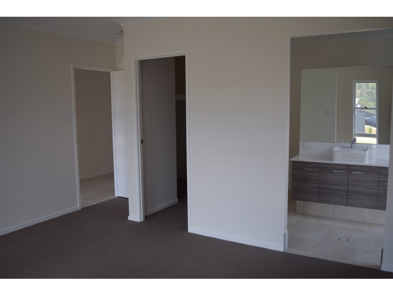 27 Greencastle Parade, Maudsland QLD 4210