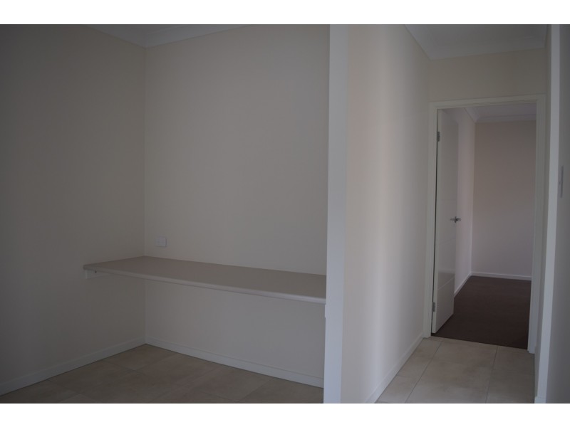 27 Greencastle Parade, Maudsland QLD 4210