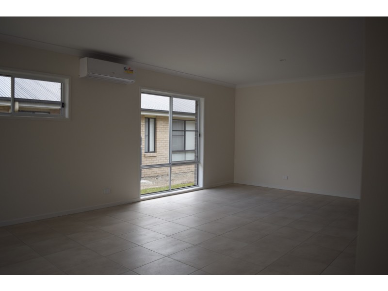 27 Greencastle Parade, Maudsland QLD 4210