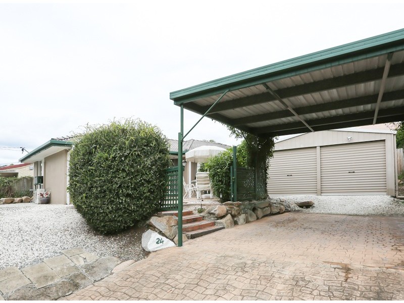 24 Black Diamond cr, Edens Landing QLD 4207