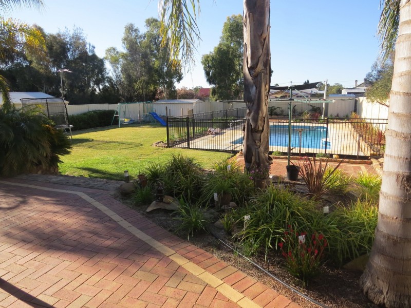 25 Hansard Street, Narrogin WA 6312