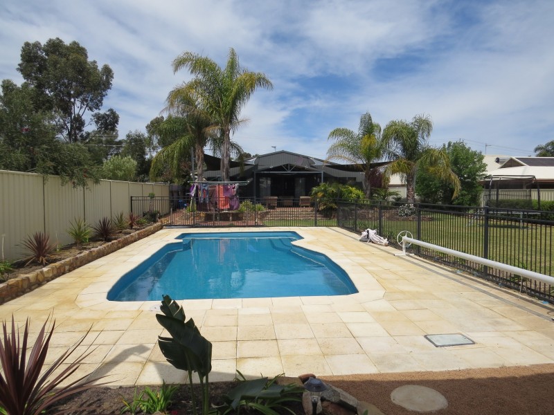 25 Hansard Street, Narrogin WA 6312