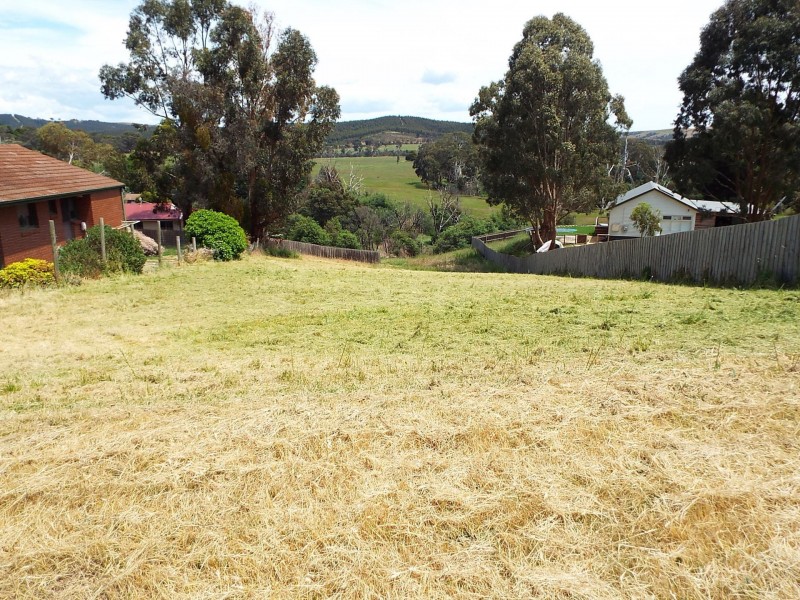 6 John Court, Waterford Park VIC 3658