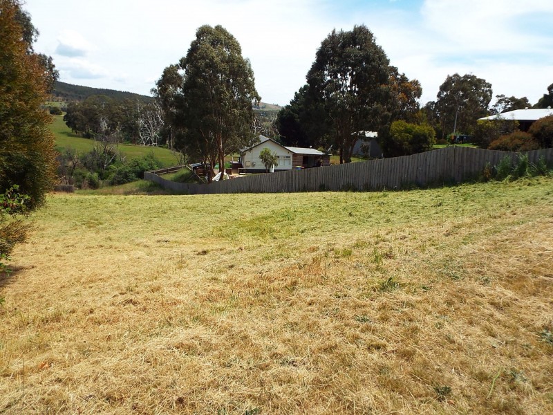 6 John Court, Waterford Park VIC 3658