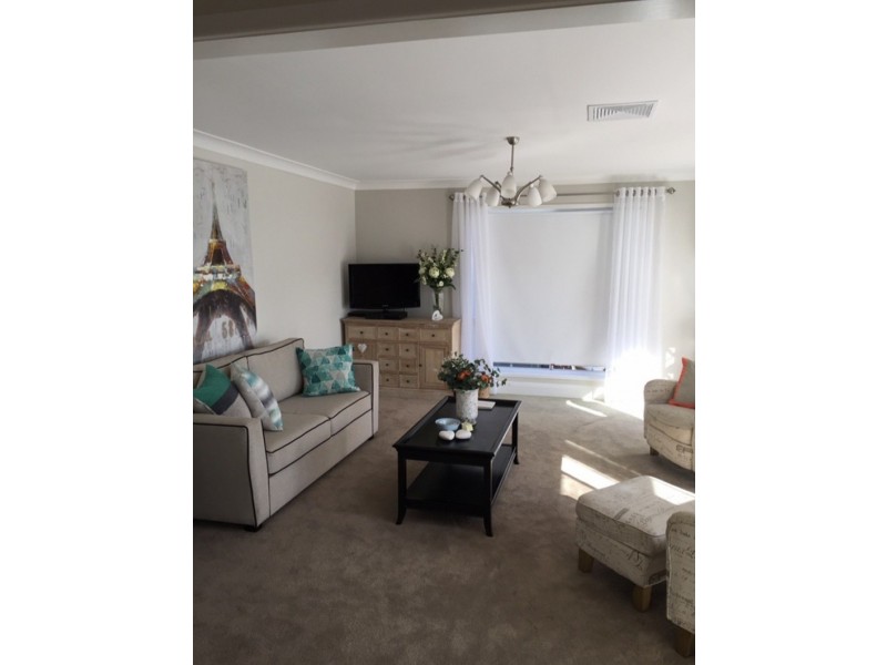 83 Stanmere St, Carindale QLD 4152